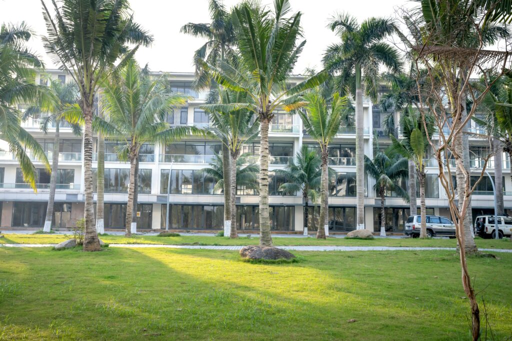 Commercial landscaping and lawn maintenance at an apartment complex in Ocala, FL.